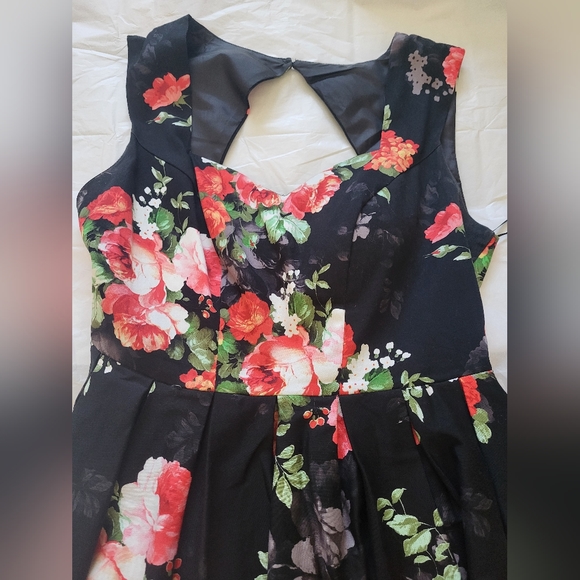 Suzy Shier Black Floral Sweetheart Dress - Picture 3 of 5